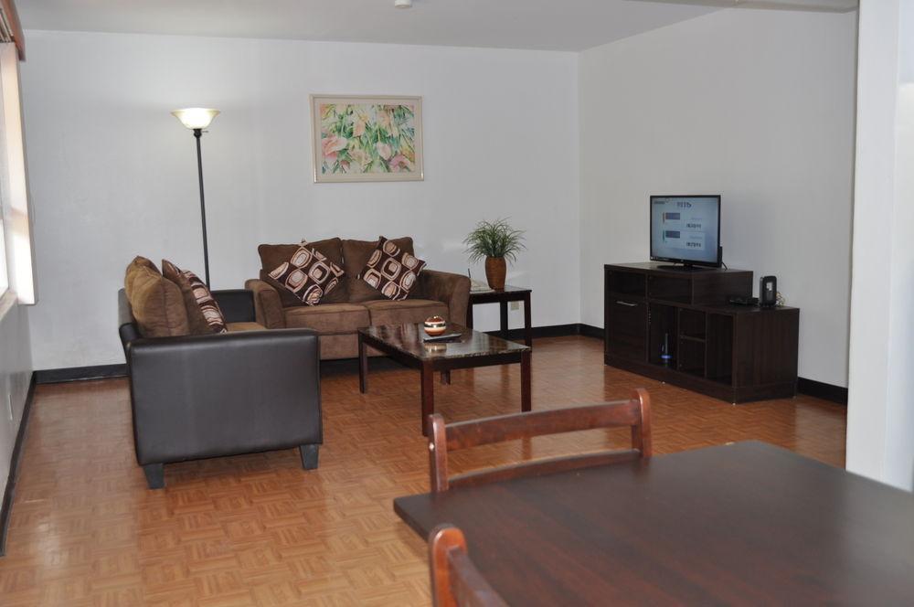Mai'Ana Airport Plaza Aparthotel Tamuning Buitenkant foto